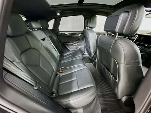 Used 2023 Porsche Macan Turbo image 29