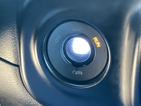 Used 2022 Jeep Wrangler Unlimited Sport image 29