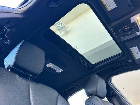 Used 2017 BMW 330i Sedan image 17