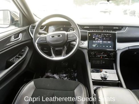 Used 2023 Jeep Grand Cherokee Altitude image 9