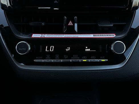 Used 2025 Toyota Corolla LE image 23