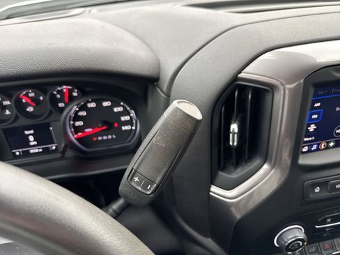 Used 2023 Chevrolet Silverado 1500 Custom image 18