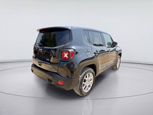 Used 2023 Jeep Renegade Latitude AWD/4WD image 4