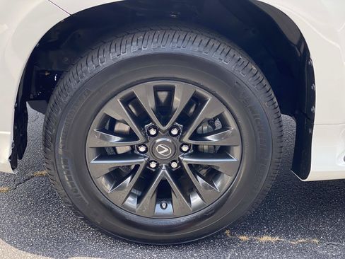 Used 2020 Lexus GX 460 Premium w/ Premium Package AWD/4WD image 12