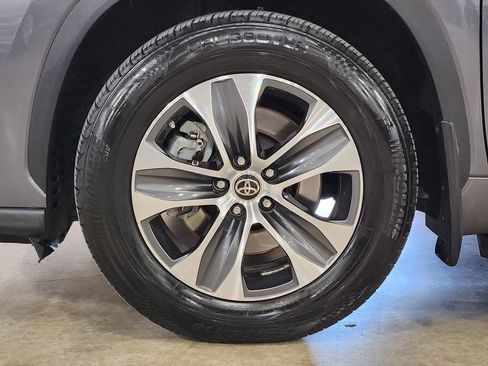 Used 2021 Toyota Highlander XLE image 28