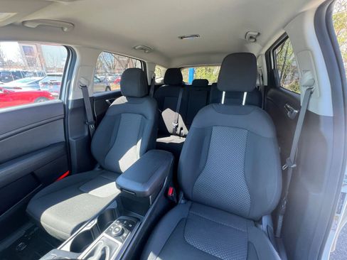Used 2025 Kia Sportage LX image 35