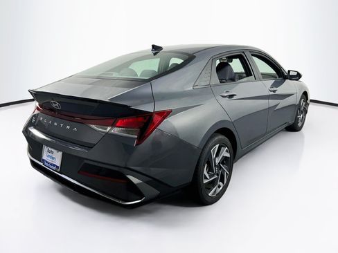Used 2025 Hyundai Elantra Sport FWD image 5