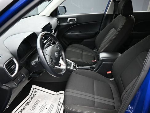 Used 2025 Hyundai Venue SEL FWD image 11
