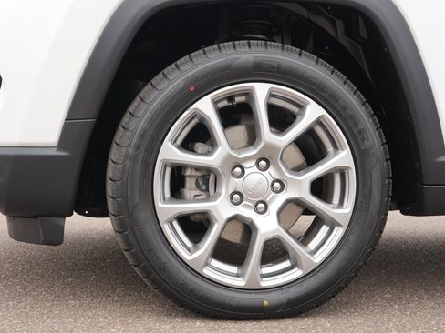 Used 2022 Jeep Compass Latitude w/ Sun and Sound Group AWD/4WD image 10