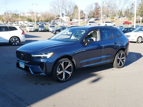 Used 2023 Volvo XC60 B5 Ultimate image 3