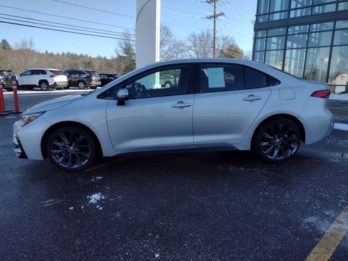 Used 2024 Toyota Corolla SE image 3