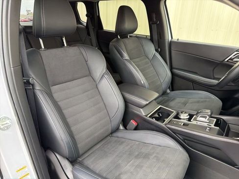 Used 2023 Mitsubishi Outlander SE image 8