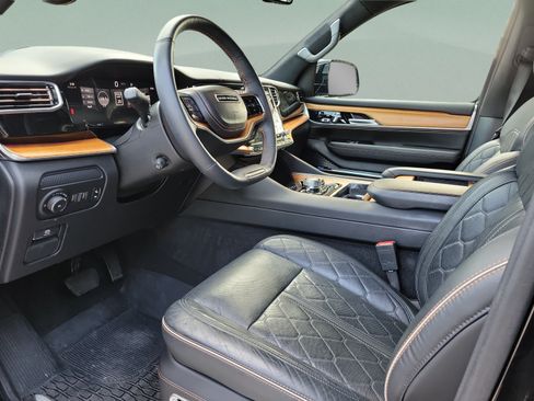 Certified 2024 Jeep Grand Wagoneer Series III AWD/4WD image 14