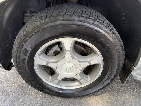 Used 2004 Chevrolet TrailBlazer LT w/ LT Preferred Equipment Group AWD/4WD image 25