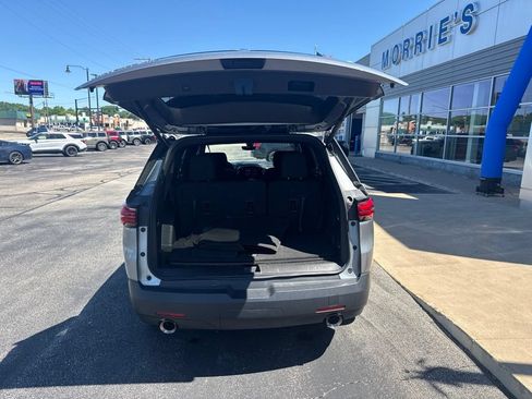 Used 2023 Chevrolet Traverse LT w/ Rear Camera Mirror Package AWD/4WD image 12