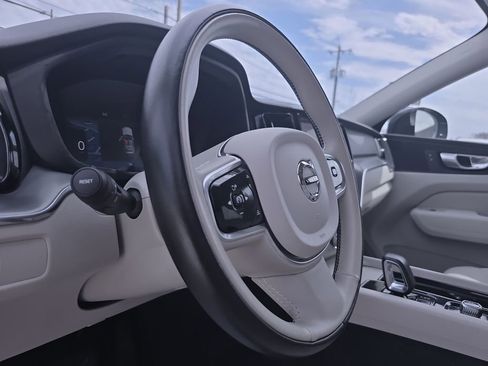 Used 2023 Volvo XC60 B5 Core image 18