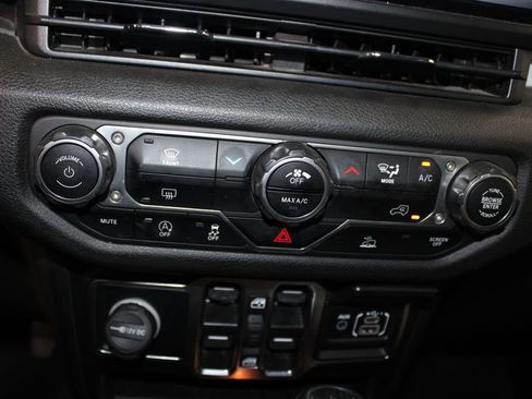 Used 2024 Jeep Wrangler Unlimited Sport AWD/4WD image 29