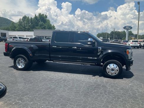 Used 2018 Ford F450 Platinum w/ Platinum Ultimate Package AWD/4WD image 4