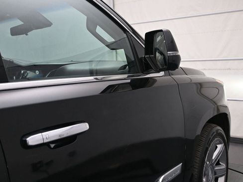 Used 2019 Cadillac Escalade ESV Luxury AWD/4WD image 13