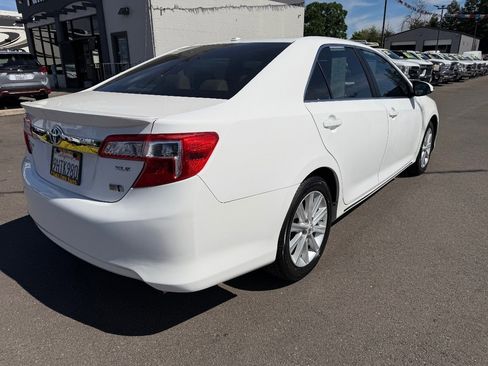 Used 2012 Toyota Camry XLE w/ Leather Pkg image 7
