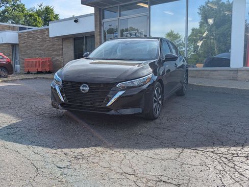 Used 2025 Nissan Sentra SV w/ SV Premium Package FWD image 2