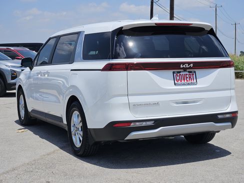 Used 2022 Kia Carnival LX FWD image 7