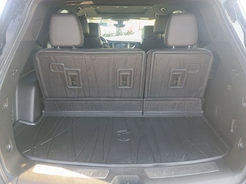 Used 2023 Buick Enclave Avenir w/ Avenir Technology Package AWD/4WD image 22