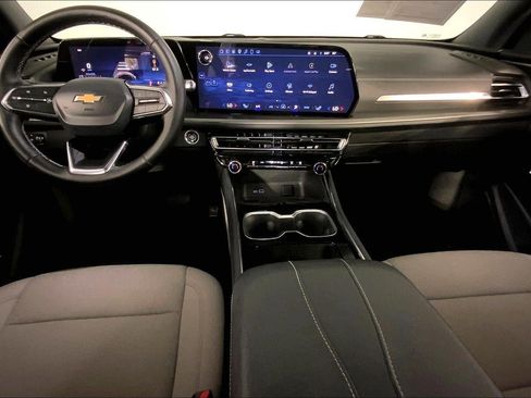 Used 2025 Chevrolet Traverse LT AWD/4WD image 15