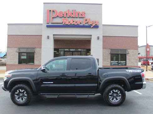 Used 2021 Toyota Tacoma TRD Off-Road image 10