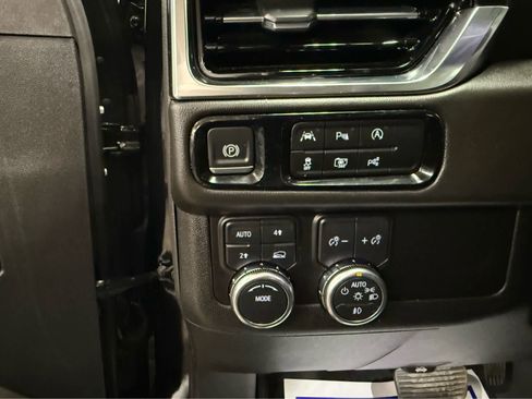 Used 2025 GMC Yukon Denali w/ Sun & Power Step Package image 12