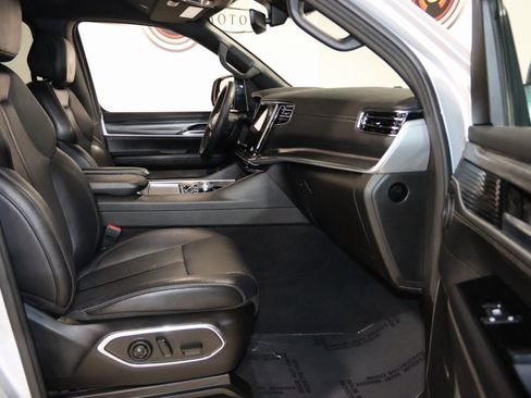 Used 2024 Jeep Wagoneer L Series II w/ Flexible Seating Group image 59