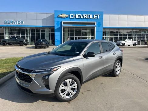 New 2026 Chevrolet Trax LS FWD image 2