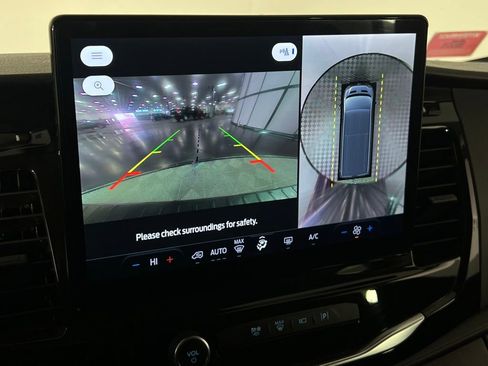 Used 2023 Ford Transit 350 XLT image 17