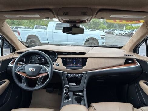 Used 2017 Cadillac XT5 Platinum AWD/4WD image 27