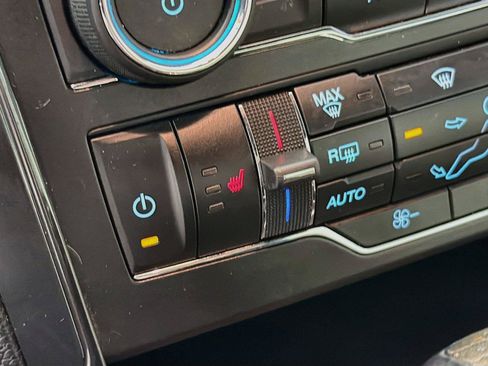 Used 2019 Ford Explorer XLT w/ Equipment Group 202A AWD/4WD image 25