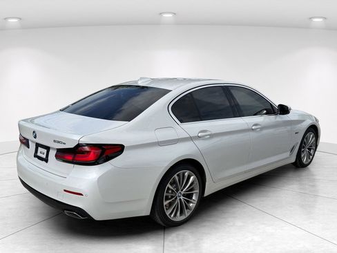 Certified 2023 BMW 530e w/ Premium Package RWD image 4