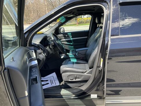 Used 2016 Ford Explorer XLT w/ Equipment Group 202A AWD/4WD image 19