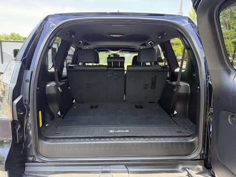 Used 2021 Lexus GX 460 w/ Accessory Package AWD/4WD image 29