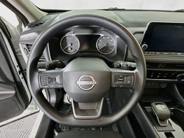 Used 2025 Nissan Rogue S AWD/4WD image 11