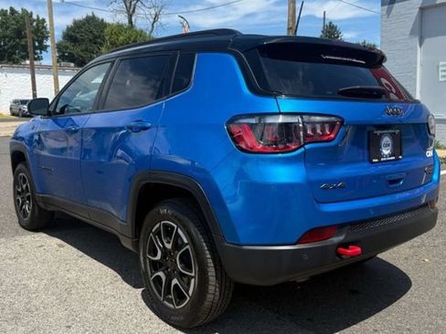 Used 2025 Jeep Compass Trailhawk AWD/4WD image 3