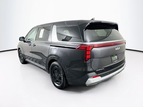 Used 2025 Kia Carnival FWD image 5