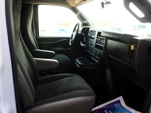 Used 2023 GMC Savana 2500 w/ Driver Convenience Package image 25