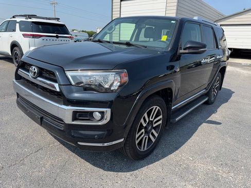 Used 2017 Toyota 4Runner Limited AWD/4WD image 23