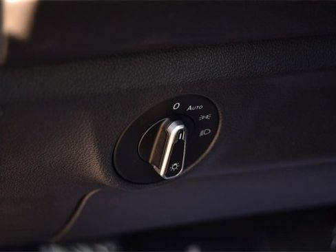 Certified 2024 Volkswagen Jetta SE w/ Panoramic Sunroof Package image 11