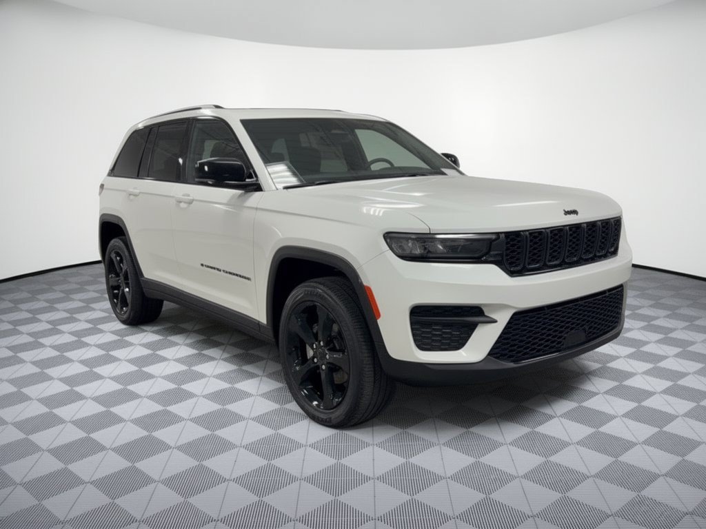 Used 2023 Jeep Grand Cherokee Altitude AWD/4WD image 7