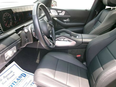 Used 2025 Mercedes-Benz GLS 450 4MATIC image 15