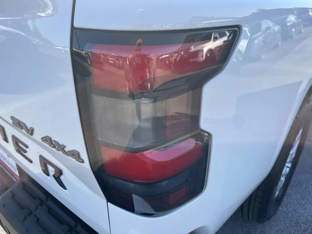 Used 2023 Nissan Frontier SV w/ SV Convenience Package AWD/4WD image 10