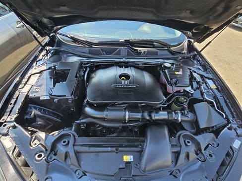 Used 2013 Jaguar XF image 36