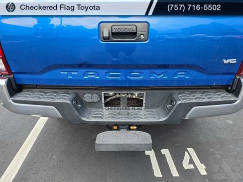 Used 2018 Toyota Tacoma TRD Off-Road AWD/4WD image 8