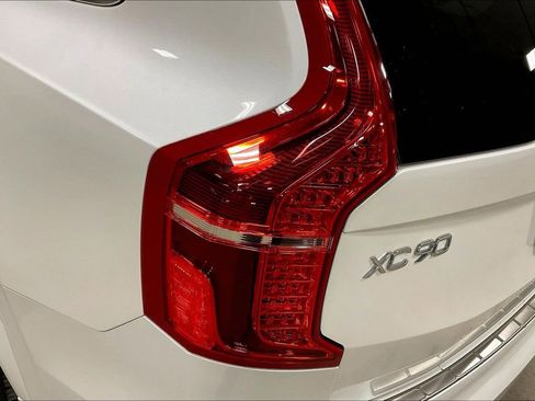 Certified 2022 Volvo XC90 T6 Momentum w/ Advanced Package AWD/4WD image 23
